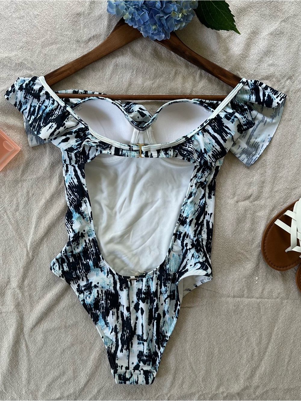 NEW Abercrombie Off the Shoulder Flounce Neckline One Piece Swimsuit with Sarong - Picture 3 of 10